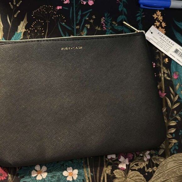 Ruby + Cash - makeup pouch - Black w/Dream wording - Item#RC-1536 New/w tag - Picture 4 of 6
